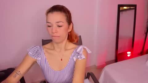 Snapshot of isabella_boyer chatting on December 3, 4:49 pm isabella online show from December 3, 4:49 pm