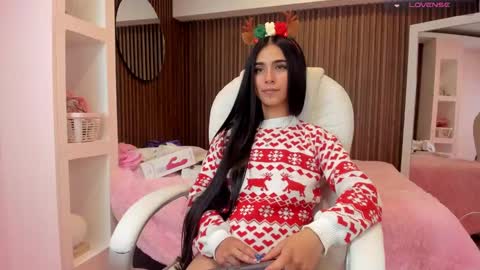 Snapshot of isabella_cooper9 chatting on December 8, 11:29 pm Isabella Cooper online show from December 8, 11:29 pm