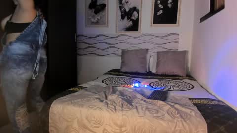 Snapshot of isabella_diazx chatting on April 25, 9:34 pm Isabella online show from April 25, 9:34 pm