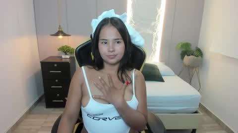 Isabel florez online show from January 3, 7:18 pm