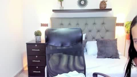 Isabel florez online show from February 20, 6:13 pm