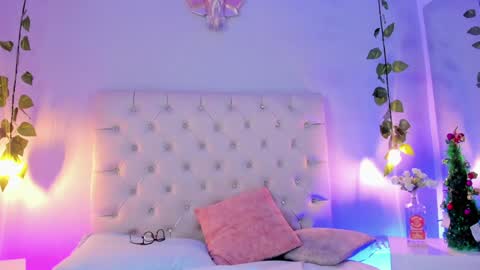 Snapshot of isabella_flowerss chatting on January 3, 3:16 am online show from January 3, 3:16 am