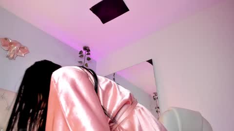 Snapshot of isabella_flowerss chatting on January 30, 1:44 am online show from January 30, 1:44 am