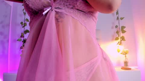 Snapshot of isabella_flowerss chatting on February 2, 7:25 pm online show from February 2, 7:25 pm