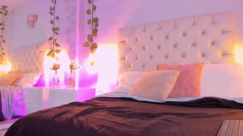 Snapshot of isabella_flowerss chatting on February 9, 11:04 pm online show from February 9, 11:04 pm
