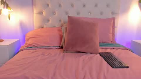 Snapshot of isabella_flowerss chatting on September 24, 8:45 pm online show from September 24, 8:45 pm