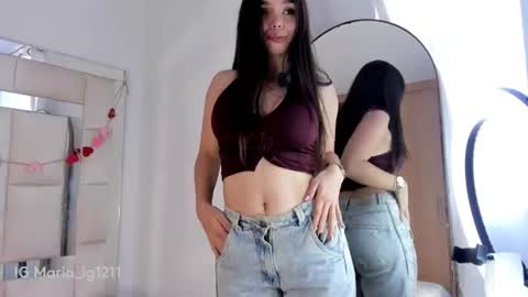 Snapshot of isabella_gomez11 chatting on July 25, 9:01 pm isabella_gomez11 online show from July 25, 9:01 pm