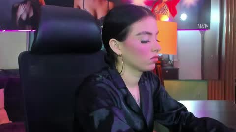Snapshot of isabella_hv chatting on June 4, 7:42 pm ISABELLA online show from June 4, 7:42 pm