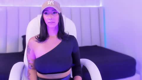 Snapshot of isabella_santamaria chatting on December 11, 10:06 pm Isa online show from December 11, 10:06 pm