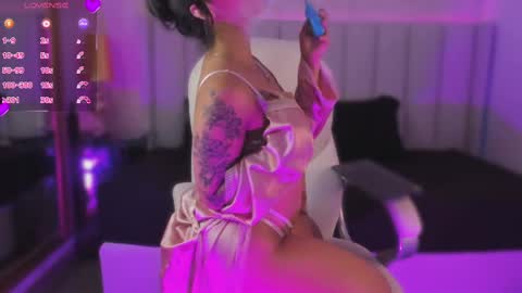 Snapshot of isabella_santamaria chatting on February 21, 9:11 pm Isa online show from February 21, 9:11 pm