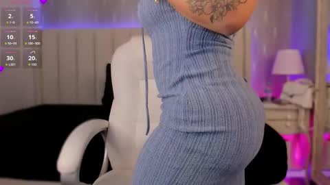 Snapshot of isabella_santamaria chatting on October 27, 10:47 pm Isa online show from October 27, 10:47 pm