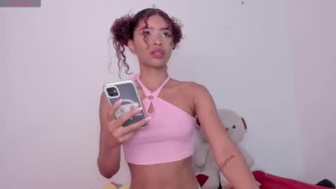 Snapshot of isabella_sex18 chatting on January 6, 5:30 am isabella online show from January 6, 5:30 am