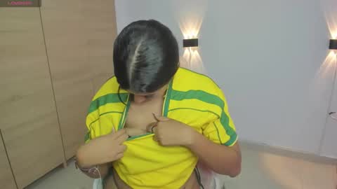 Isabella Thompson online show from September 30, 8:58 pm