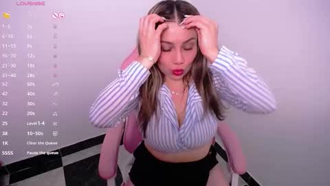 Snapshot of isabella_wish1 chatting on December 5, 1:25 am isabella_wish1 online show from December 5, 1:25 am