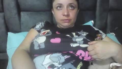 isabellaa_hills_ online show from June 1, 3:47 pm
