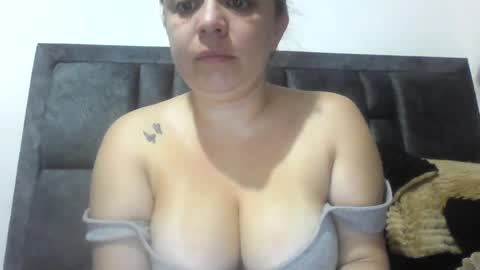 Snapshot of isabellaa_hills_ chatting on June 19, 4:33 pm isabellaa_hills_ online show from June 19, 4:33 pm