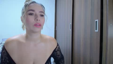 isabellaa_smith03 online show from May 9, 10:42 am