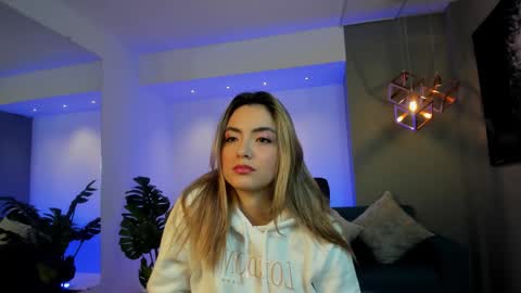 Snapshot of isabellaajoness chatting on February 6, 11:35 am Isabella Everyday From 0530 to 1430 Col Time online show from February 6, 11:35 am