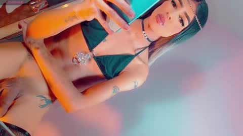 isabellagirs online show from December 22, 1:19 pm