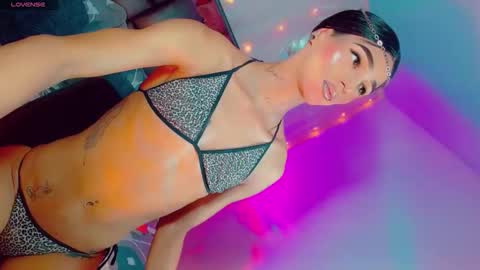 isabellagirs online show from January 16, 9:02 am