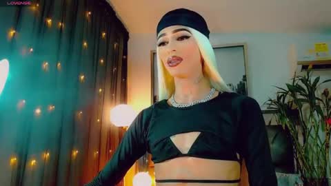 isabellagirs online show from May 22, 4:52 am