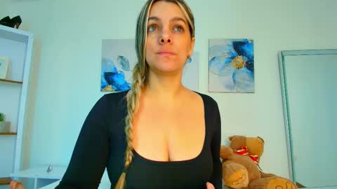 Isabella  online show from March 9, 1:59 pm
