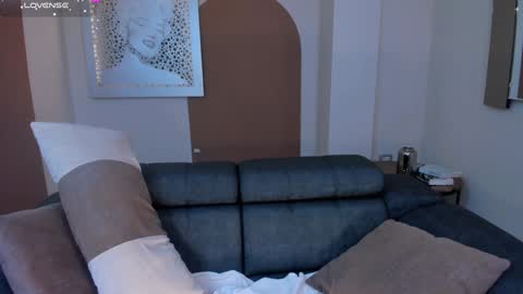 Isa Hill  online show from December 14, 1:39 am