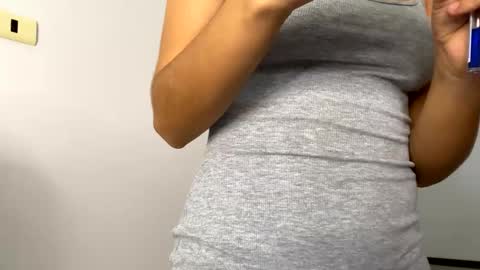 Snapshot of isabellakoffs chatting on January 5, 4:36 am Isabella.. back again online show from January 5, 4:36 am