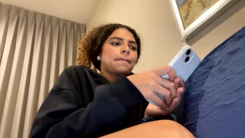 Snapshot of isabellakoffs chatting on February 11, 1:41 am Isabella.. back again online show from February 11, 1:41 am