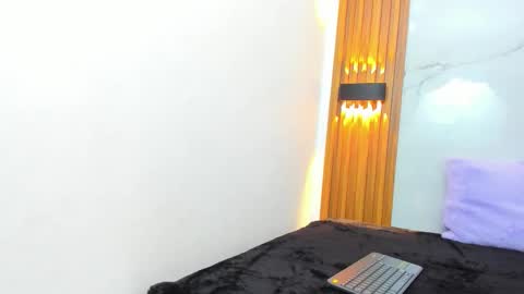 isabellamonet online show from November 14, 11:09 am