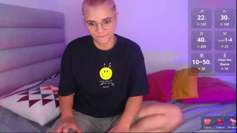 Isabella Mout  online show from September 8, 3:22 pm