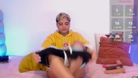 Isabella Mout  online show from January 12, 11:21 pm