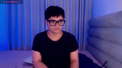 Isabella Mout  online show from February 13, 6:15 pm