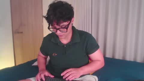 Isabella Mout  online show from April 18, 1:20 am