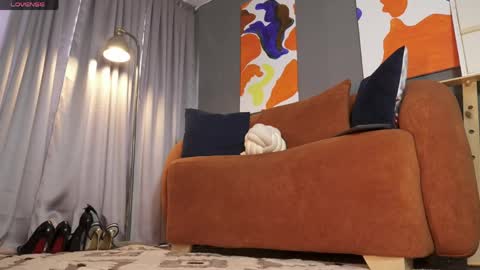 Help me with your follow independent model isabela online show from June 2, 7:27 pm