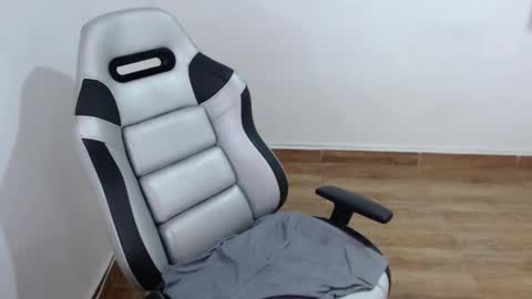 Isa online show from February 23, 9:45 pm