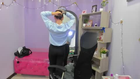 isebella online show from April 17, 2:09 pm