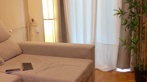 isabellauribe online show from September 18, 1:57 pm