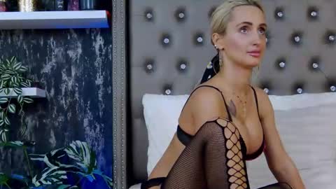 IsabelleEthan online show from February 25, 9:20 am