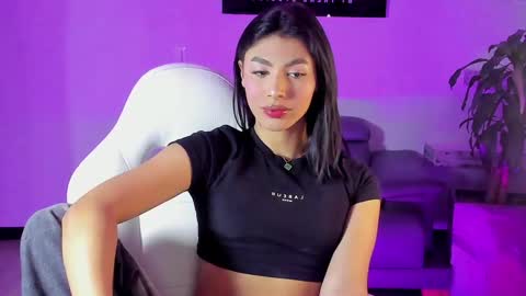 Snapshot of isabellefoxx chatting on December 13, 8:37 pm Isa online show from December 13, 8:37 pm