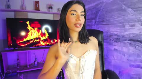 Snapshot of isabellefoxx chatting on December 17, 2:44 pm Isa online show from December 17, 2:44 pm