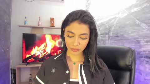 Snapshot of isabellefoxx chatting on December 24, 5:05 am Isa online show from December 24, 5:05 am