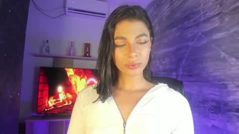 Snapshot of isabellefoxx chatting on January 3, 8:10 am Isa online show from January 3, 8:10 am