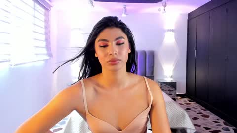 Snapshot of isabellefoxx chatting on February 5, 5:53 pm Isa online show from February 5, 5:53 pm