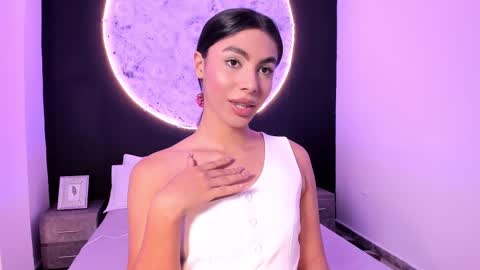 Snapshot of isabellefoxx chatting on March 5, 10:21 pm Isa online show from March 5, 10:21 pm