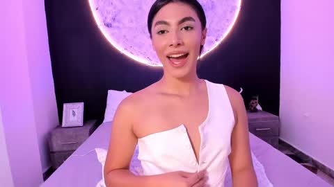 Snapshot of isabellefoxx chatting on March 6, 1:27 am Isa online show from March 6, 1:27 am