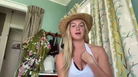 isabellesings online show from January 8, 1:30 am