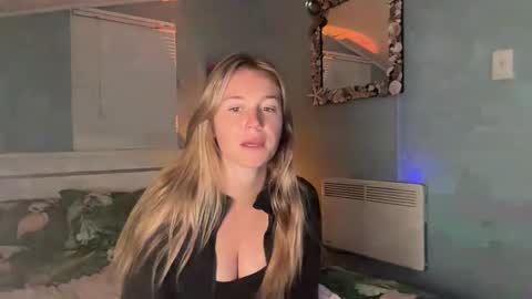 Snapshot of isabellesings chatting on May 8, 2:39 am isabellesings online show from May 8, 2:39 am