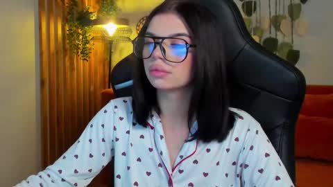 isabellevale online show from October 9, 5:44 pm