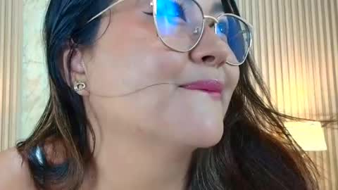 Snapshot of isabellmendez_ chatting on June 19, 8:12 pm IsabellMendez online show from June 19, 8:12 pm